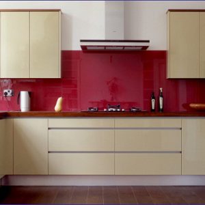 Kính ốp bếp đẹp đỏ sẫm