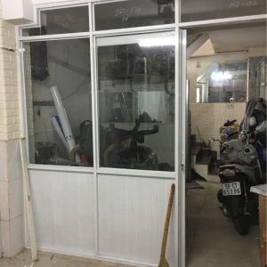 Vách ngăn nhôm kính trắng