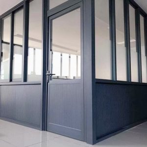 Vách ngăn nhôm kính màu